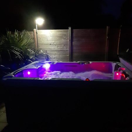 Bed and Breakfast Chambre Au Nuit Etoile Et Jacuzzi Prive Pleuven Exterior foto