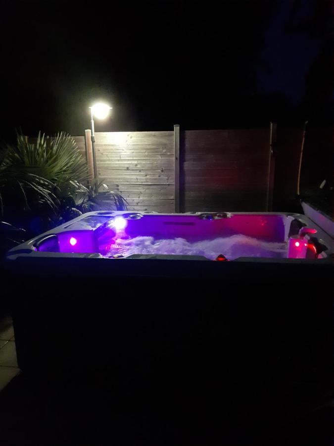 Bed and Breakfast Chambre Au Nuit Etoile Et Jacuzzi Prive Pleuven Exterior foto